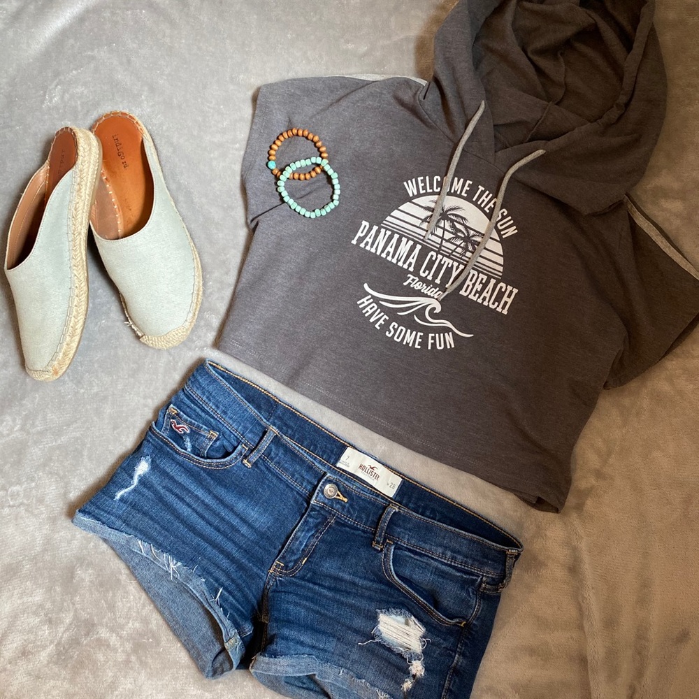 Cropped shirt with pull string hoodie